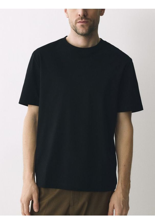 Reserved - T-shirt regular z merceryzowanej bawełny - czarny. Kolor: czarny. Materiał: bawełna
