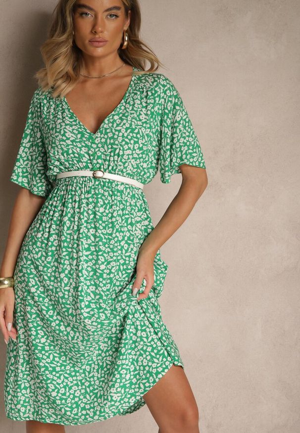 Renee - Zielona Rozkloszowana Sukienka z Bawełny Zdobiona Kwiatowym Printem Arirelle. Typ kołnierza: dekolt w kształcie V. Kolor: zielony. Materiał: bawełna. Wzór: nadruk, aplikacja, kwiaty. Sezon: lato. Styl: elegancki, klasyczny