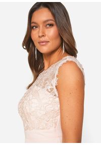 bonprix - Długa sukienka z koronką. Kolor: różowy. Materiał: koronka. Wzór: koronka. Styl: elegancki, wizytowy. Długość: maxi #3