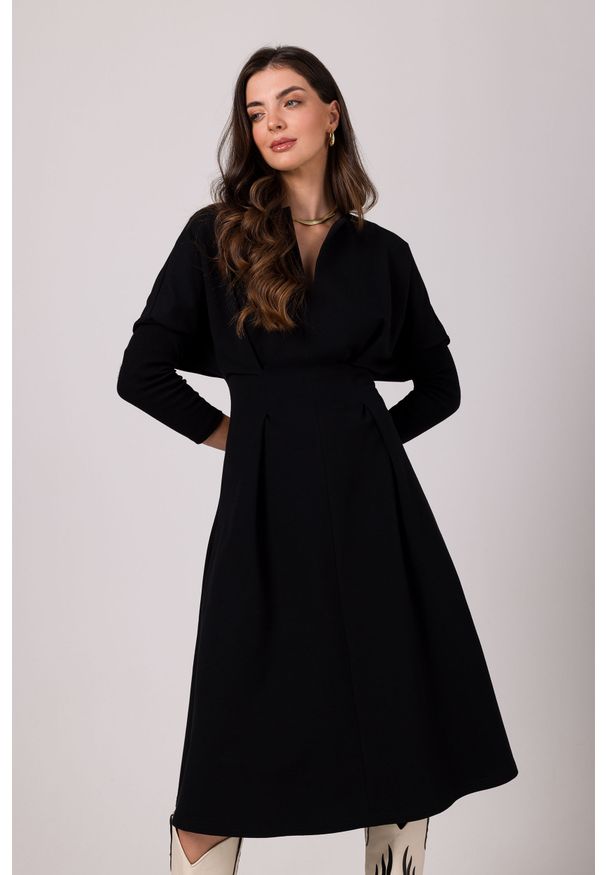 MOE - Rozkloszowana Sukienka z Zaznaczoną Talią - Czarna. Kolor: czarny. Materiał: bawełna, elastan