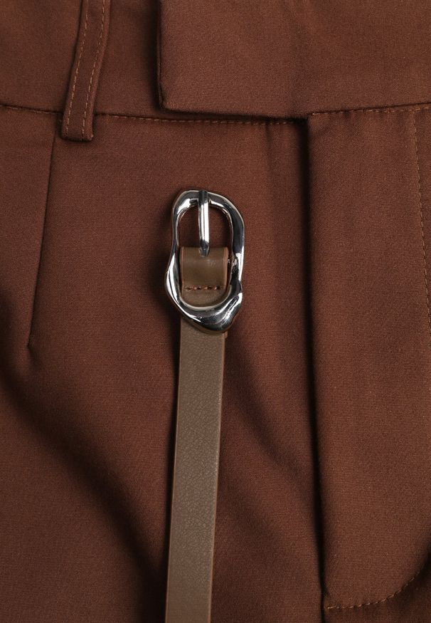 Born2be - Brązowa Ołówkowa Spódnica z Bawełną z Paskiem i Podszewką Typu Szorty Vikisola. Okazja: na co dzień, na spotkanie biznesowe, do pracy, na randkę. Kolor: brązowy. Materiał: bawełna. Styl: casual, biznesowy, elegancki