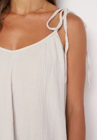 Born2be - Beżowa Rozkloszowana Muślinowa Sukienka z Bawełny na Wiązanych Ramiączkach Wirvia. Okazja: na spacer. Typ kołnierza: dekolt w kształcie V. Kolor: beżowy. Wzór: aplikacja. Typ sukienki: rozkloszowane. Materiał: bawełna. Długość rękawa: na ramiączkach. Sezon: lato. Styl: elegancki #6