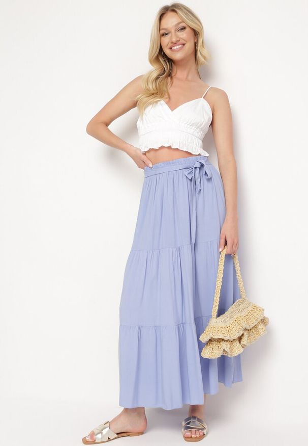Born2be - Jasnoniebieska Wiskozowa Spódnica Maxi Rozkloszowana z Paskami Saosa. Okazja: na co dzień. Kolor: niebieski. Materiał: wiskoza. Wzór: paski. Styl: klasyczny, casual