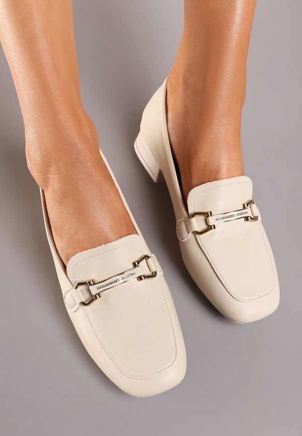 Renee - Beżowe Mokasyny na Płaskim Słupku z Klamrą z Cyrkoniami Haloena. Zapięcie: klamry. Kolor: beżowy. Materiał: jeans. Wzór: aplikacja. Obcas: na słupku. Styl: klasyczny