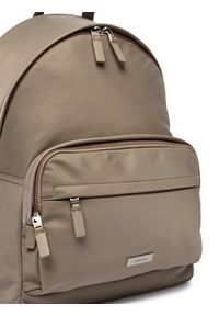 Calvin Klein Plecak Sleek Round LV04D3143G Beżowy. Kolor: beżowy. Materiał: materiał #3