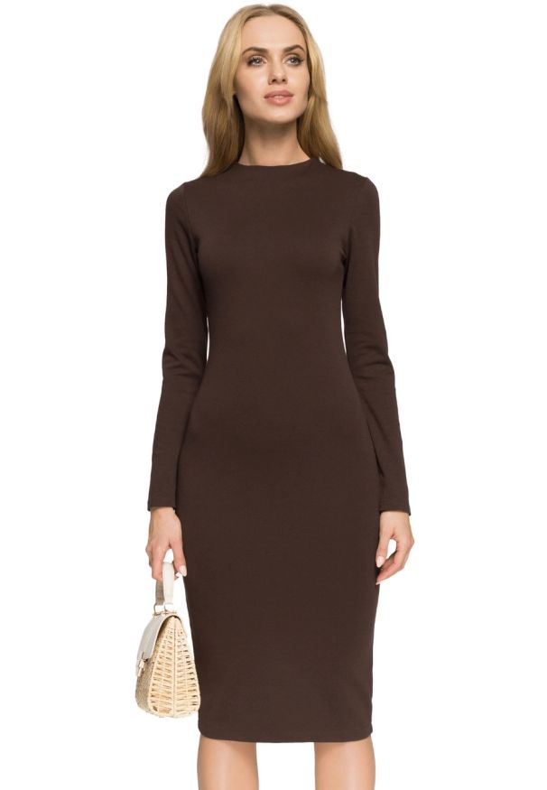 Sukienki.shop - Sukienka dzianinowa ołówkowa dopasowana midi z długim rękawem brązowa. Okazja: do pracy, na co dzień, na spotkanie biznesowe. Kolor: brązowy. Materiał: dzianina. Długość rękawa: długi rękaw. Typ sukienki: ołówkowe. Styl: wizytowy, casual, biznesowy. Długość: midi