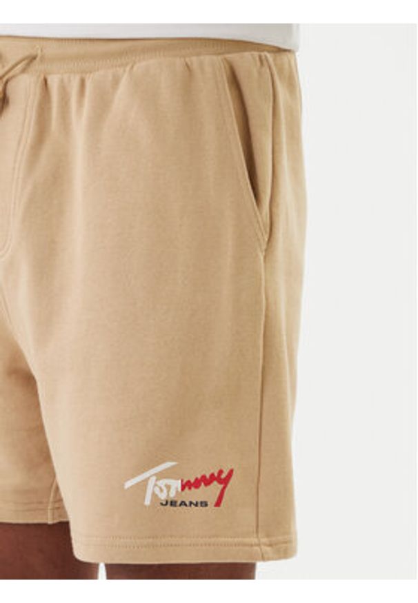 Tommy Jeans Szorty sportowe Signature DM0DM23017 Beżowy Regular Fit. Kolor: beżowy. Materiał: bawełna. Styl: sportowy