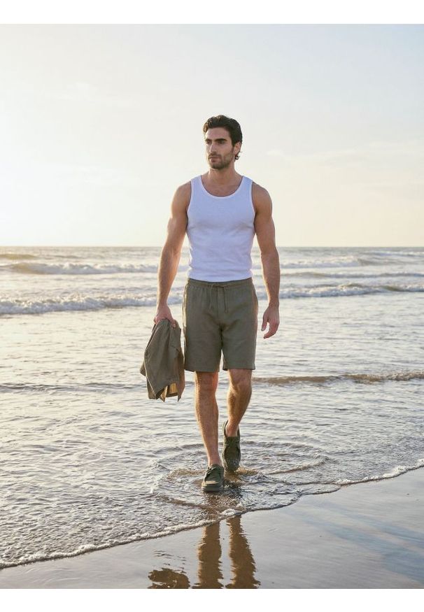 Sinsay - Szorty z domieszką lnu - zielony. Kolor: zielony. Materiał: len