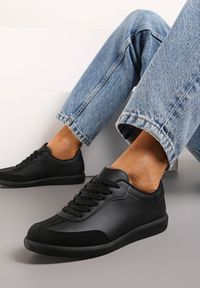 Renee - Czarne Sznurowane Sneakersy Klasyczne z Cholewką przed Kostkę Laeltia. Wysokość cholewki: przed kostkę. Kolor: czarny. Materiał: jeans. Szerokość cholewki: normalna