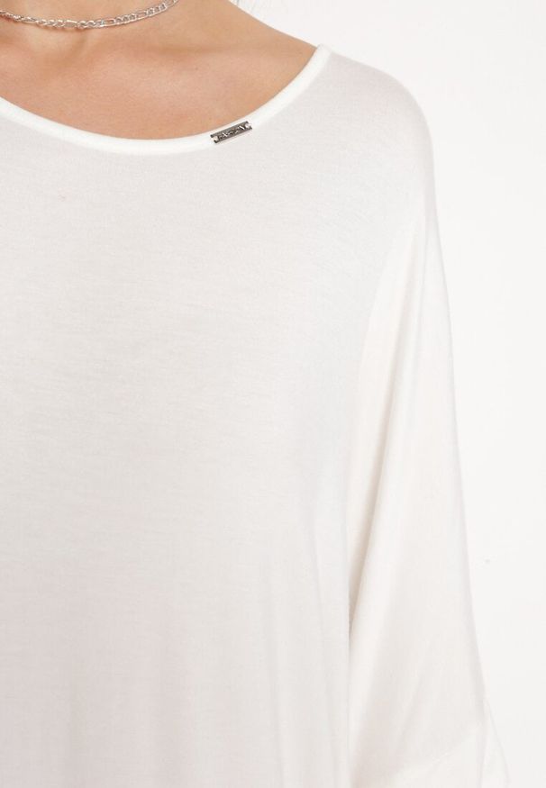 Born2be - Biała Wiskozowa Sukienka w Stylu T-shirt z Krótkim Rękawem Fianessa. Okazja: na spotkanie biznesowe. Kolor: biały. Materiał: wiskoza. Długość rękawa: krótki rękaw. Wzór: aplikacja. Styl: biznesowy, klasyczny