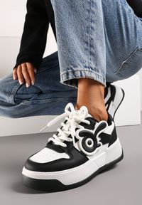 Born2be - Biało-Czarne Sneakersy na Grubej Podeszwie z Abstrakcyjną Aplikacją Cadisa. Kolor: biały. Wzór: aplikacja #5