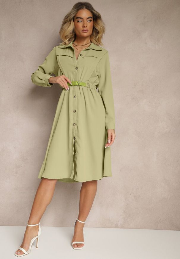 Renee - Ciemnozielona Koszulowa Sukienka z Gumką w Talii i Paskiem z Klamerką Jenele. Okazja: na co dzień. Kolor: zielony. Typ sukienki: koszulowe. Styl: casual, klasyczny