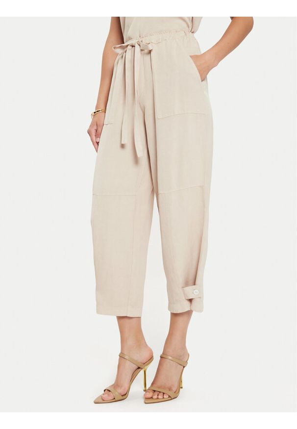 ViCOLO Spodnie materiałowe TB2085 Beżowy Regular Fit. Kolor: beżowy. Materiał: lyocell, wiskoza