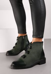 Renee - Zielone Płaskie Botki Ozdobione Metalowymi Aplikacjami Cetirra. Okazja: na co dzień. Kolor: zielony. Materiał: jeans, skóra, dzianina. Wzór: aplikacja. Styl: elegancki, casual, rockowy