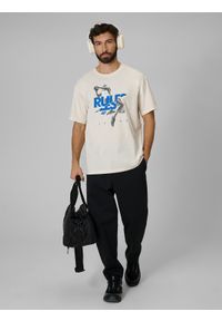 4f - 4F T-shirt loose z nadrukiem męski - beżowy S. Okazja: na co dzień. Kolor: beżowy. Materiał: dzianina, materiał, bawełna. Wzór: nadruk. Styl: casual #2