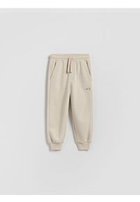 Reserved - Bawełniane spodnie jogger - beżowy. Kolor: beżowy. Materiał: bawełna