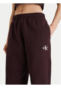 Calvin Klein Jeans Spodnie dresowe Monologo LV047B235G Brązowy Regular Fit. Kolor: brązowy. Materiał: bawełna #2