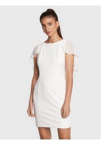 DKNY Sukienka koktajlowa DD2E1839 Biały Regular Fit. Kolor: biały. Materiał: syntetyk. Styl: wizytowy #1