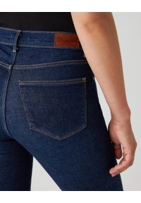 Wrangler - SPODNIE DAMSKIE WRANGLER HIGH RISE SKINNY NIGHT BLUE W27HVH78Y 112128134