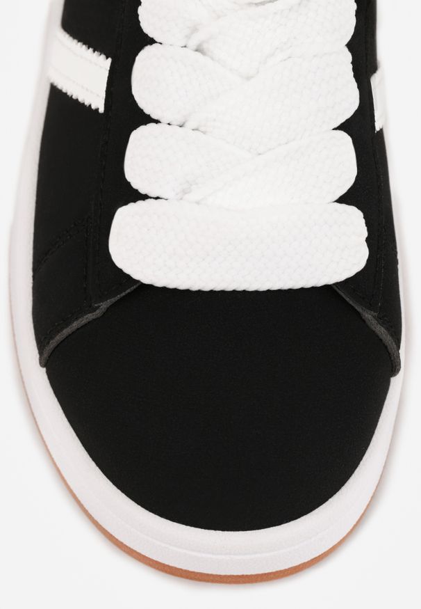 Renee - Czarne Sneakersy Ozdobione Motywem Pasków Flortewi. Okazja: na co dzień. Zapięcie: pasek. Kolor: czarny. Materiał: jeans. Wzór: aplikacja. Sezon: lato, wiosna. Obcas: na płaskiej podeszwie