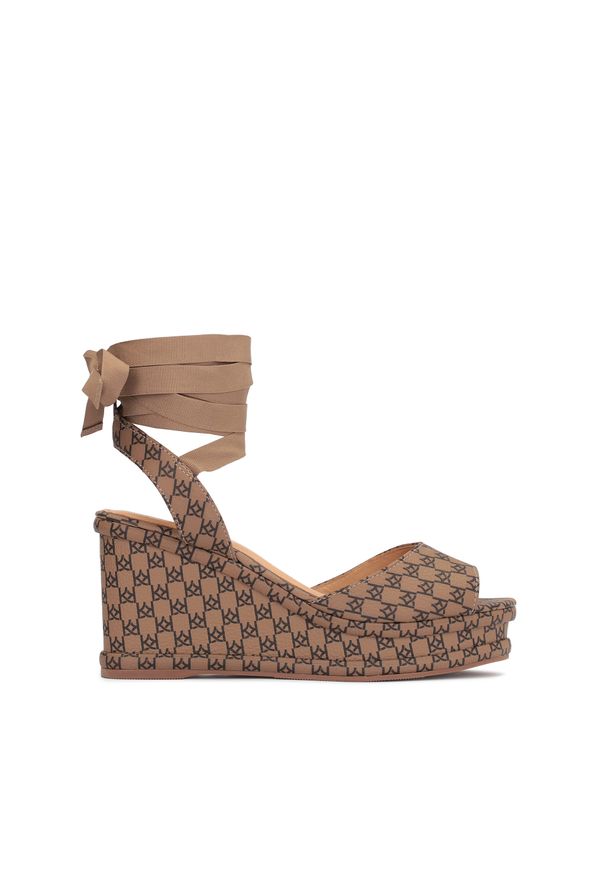 Kazar - Brązowo-czarne wiązane sandały na koturnie. Zapięcie: pasek. Kolor: brązowy. Materiał: skóra. Sezon: lato. Obcas: na koturnie