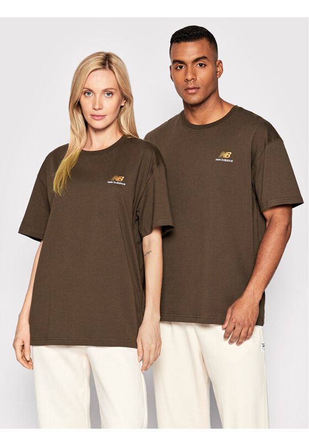 New Balance T-Shirt Unisex UT21503 Brązowy Relaxed Fit. Kolor: brązowy. Materiał: bawełna