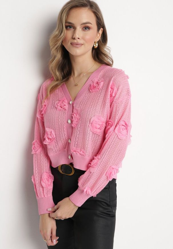 Born2be - Różowy Ażurowy Kardigan z Kwiatami Helallia. Kolor: różowy. Materiał: tkanina. Wzór: kwiaty, ażurowy