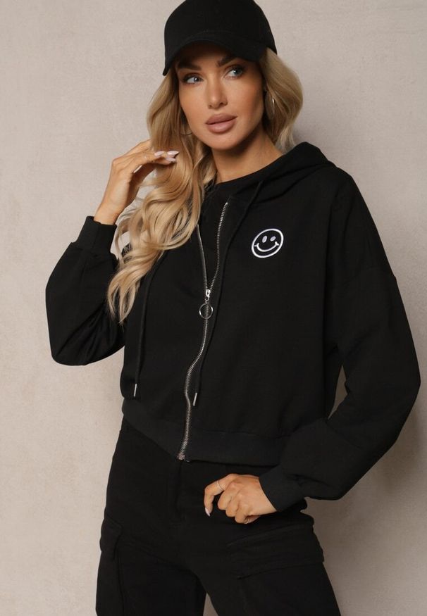 Renee - Czarna Bluza Rozpinana z Wyszytą Emotką i Kapturem Cornoria. Kolor: czarny. Materiał: dzianina