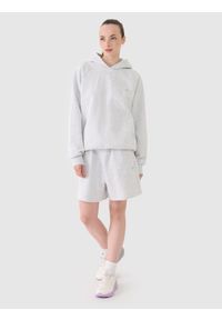 4f - 4F Bluza dresowa nierozpinana z kapturem uniseks - szara S. Okazja: na co dzień. Typ kołnierza: kaptur. Kolor: szary. Materiał: dresówka. Długość rękawa: raglanowy rękaw. Wzór: gładki, ze splotem. Styl: klasyczny, sportowy, casual