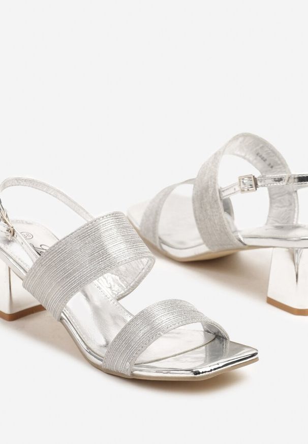 Renee - Srebrne Sandały Brokatowe na Słupkowym Obcasie z Metalicznym Połyskiem Greltewi. Kolor: srebrny. Materiał: jeans. Obcas: na obcasie. Styl: elegancki. Wysokość obcasa: średni