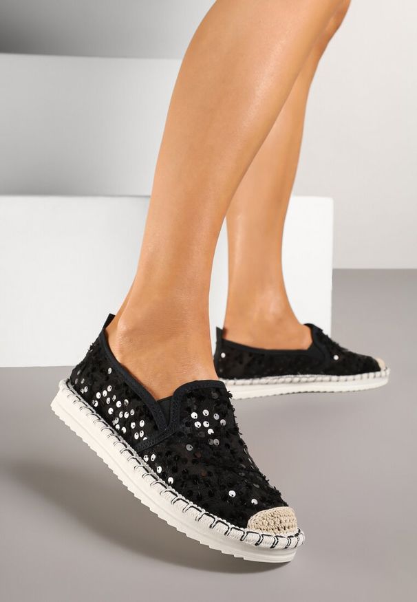 Renee - Czarne Siateczkowe Espadryle z Cekinowym Zdobieniem Vivianoria. Okazja: na co dzień, na spotkanie biznesowe. Kolor: czarny. Materiał: jeans. Wzór: aplikacja. Sezon: lato. Styl: biznesowy, casual