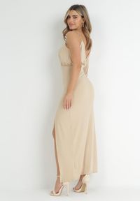 Born2be - Beżowa Asymetryczna Sukienka Maxi na Jedno Ramię z Łańcuszkiem Przy Ramieniu Kesilli. Kolekcja: dla wysokich. Kolor: beżowy. Materiał: wiskoza. Sezon: lato. Typ sukienki: asymetryczne. Styl: elegancki. Długość: maxi #5