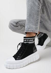 Born2be - Czarne Sneakersy Deladia. Zapięcie: bez zapięcia. Kolor: czarny. Materiał: guma, materiał. Szerokość cholewki: normalna. Wzór: nadruk, aplikacja. Sezon: jesień, wiosna