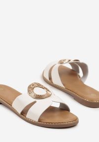 Born2be - Białe Klapki z Ozdobną Klamrą Addnelia. Okazja: na co dzień, na spacer. Kolor: biały. Sezon: lato. Styl: elegancki, casual #5
