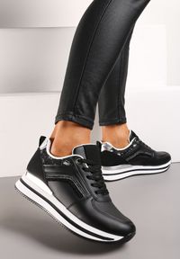 Renee - Czarne Sneakersy na Piankowej Podeszwie z Brokatowymi Wstawkami Pallasia. Nosek buta: okrągły. Zapięcie: sznurówki. Kolor: czarny. Materiał: materiał. Obcas: na obcasie. Wysokość obcasa: niski #1