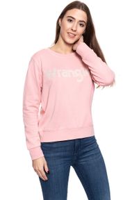 Wrangler - BLUZA WRANGLER LOGO SWEAT BRIDAL ROSE W6N2HYP01. Kolor: różowy