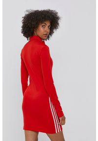 adidas Originals Sukienka H35614 kolor czerwony mini dopasowana. Kolor: czerwony. Materiał: materiał, dzianina. Długość rękawa: długi rękaw. Wzór: gładki. Typ sukienki: dopasowane. Długość: mini #4