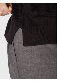 Moss Copenhagen Sweter Darose Jilli 16898 Czarny Boxy Fit. Kolor: czarny. Materiał: wiskoza