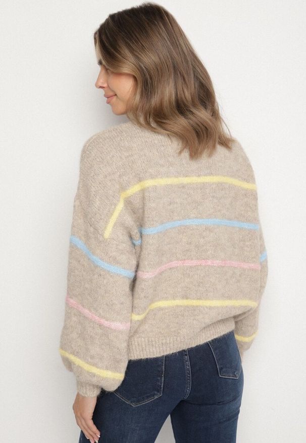 Born2be - Beżowy Nietoperzowy Sweter z Domieszką Wełny w Kolorowe Paski Rallieva. Okazja: na spacer, na co dzień. Kolor: beżowy. Materiał: wełna. Długość rękawa: długi rękaw. Długość: długie. Wzór: kolorowy, paski. Styl: casual, klasyczny