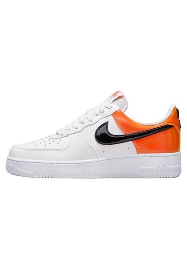 Buty do chodzenia damskie Nike Air Force 1 07 Ess W. Zapięcie: sznurówki. Kolor: pomarańczowy, żółty, wielokolorowy. Materiał: skóra, guma, tkanina, materiał. Szerokość cholewki: normalna. Model: Nike Air Force. Sport: turystyka piesza