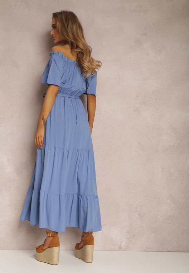 Renee - Niebieska Sukienka Amiphiphae. Kolor: niebieski. Materiał: materiał. Długość rękawa: krótki rękaw. Wzór: aplikacja. Długość: maxi