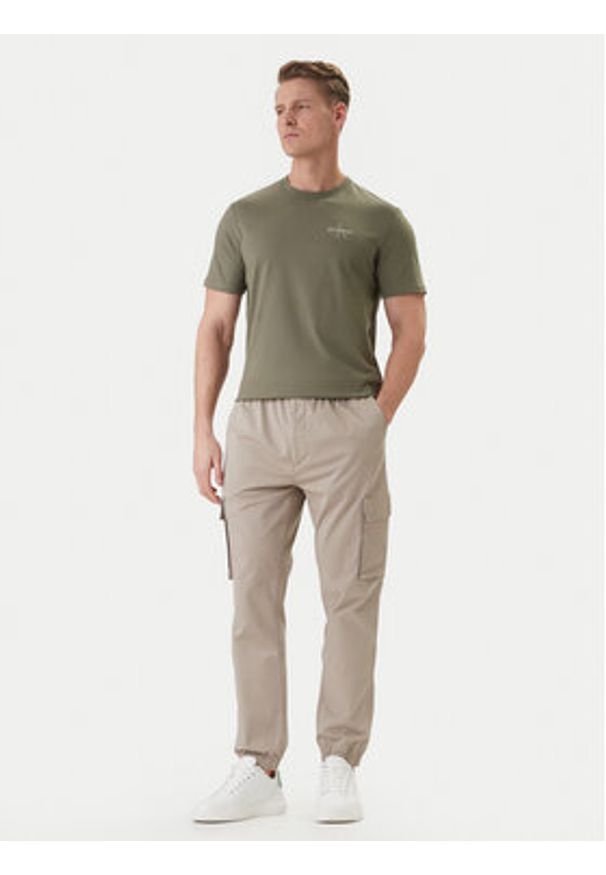 Calvin Klein Jeans T-Shirt LV04RF278G Khaki Regular Fit. Kolor: brązowy. Materiał: bawełna