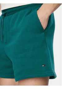 Tommy Jeans Szorty sportowe DM0DM21931 Zielony ciemny Regular Fit. Kolor: zielony. Materiał: bawełna. Styl: sportowy #5