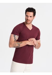 Ombre Clothing - Bawełniana klasyczna męska koszulka z dekoltem w serek BASIC – bordowa V10. Typ kołnierza: dekolt w serek. Kolor: czerwony. Materiał: bawełna. Wzór: ze splotem, jednolity. Styl: klasyczny #5