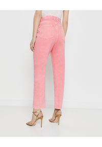 Balmain - BALMAIN - Różowe jeansy typu boyfriend. Stan: podwyższony. Kolor: fioletowy, wielokolorowy, różowy. Wzór: aplikacja. Styl: elegancki