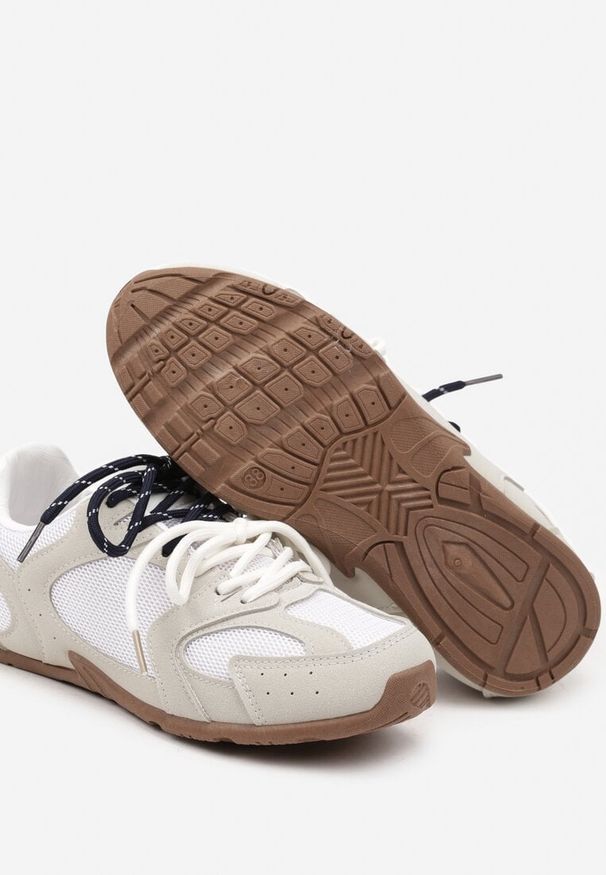 Renee - Beżowo-Szare Sneakersy z Kontrastującymi Sznurówkami i Przeszyciami Nanlita. Kolor: beżowy. Materiał: jeans. Obcas: na obcasie. Wysokość obcasa: niski