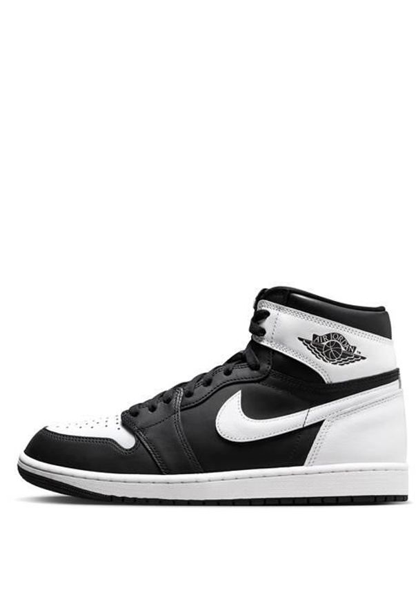 Buty do chodzenia męskie Nike Air Jordan 1 Retro High OG. Zapięcie: sznurówki. Kolor: wielokolorowy. Materiał: materiał, skóra, tkanina, syntetyk. Szerokość cholewki: normalna. Model: Nike Air Jordan. Sport: turystyka piesza