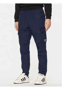 Adidas - adidas Spodnie dresowe Trefoil Essentials Woven Cargo JD2454 Granatowy Regular Fit. Kolor: niebieski. Materiał: syntetyk #1