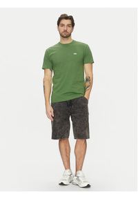 Vans T-Shirt Left Chest Logo VN0A3CZE Zielony Classic Fit. Kolor: zielony. Materiał: bawełna #4