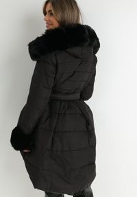 Born2be - Czarna Kurtka Nautifa. Kolor: czarny. Materiał: futro, tkanina. Długość rękawa: długi rękaw. Długość: długie #1